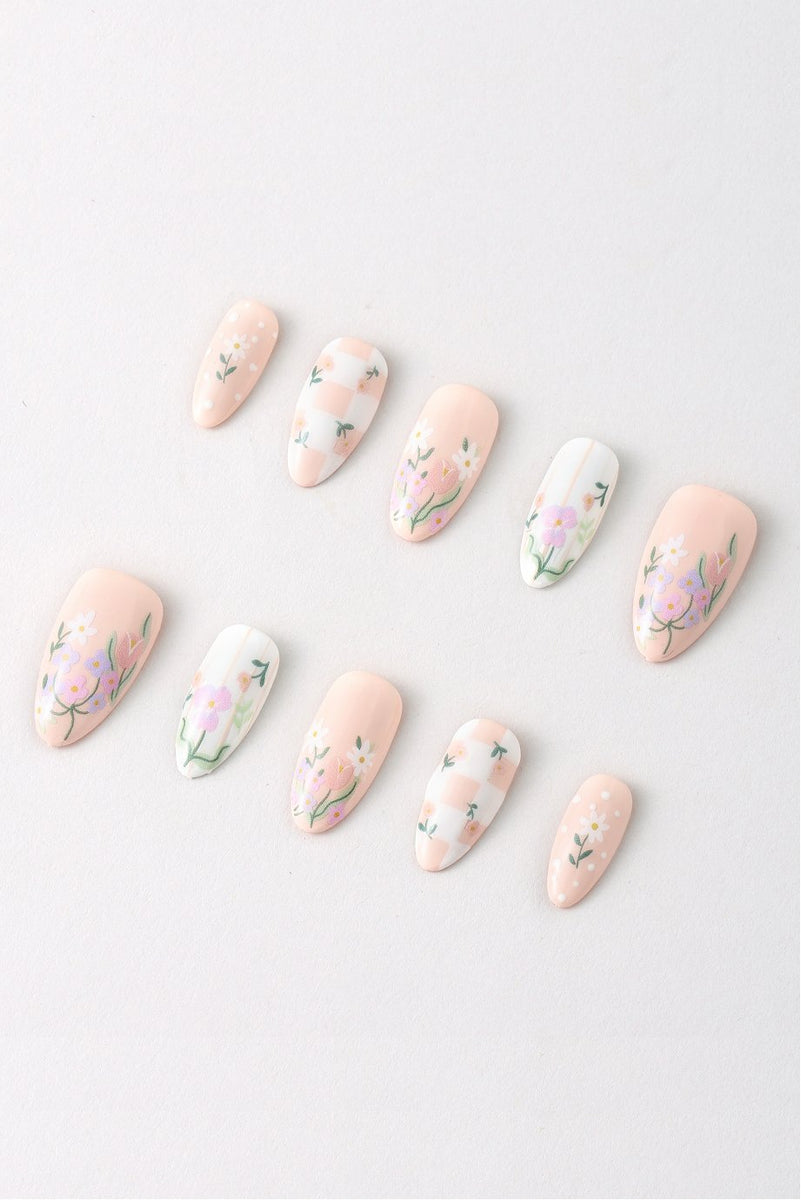 Wildflower Picnic by Elaine Lee - Press-on Nails – NEVER HAVE I EVER