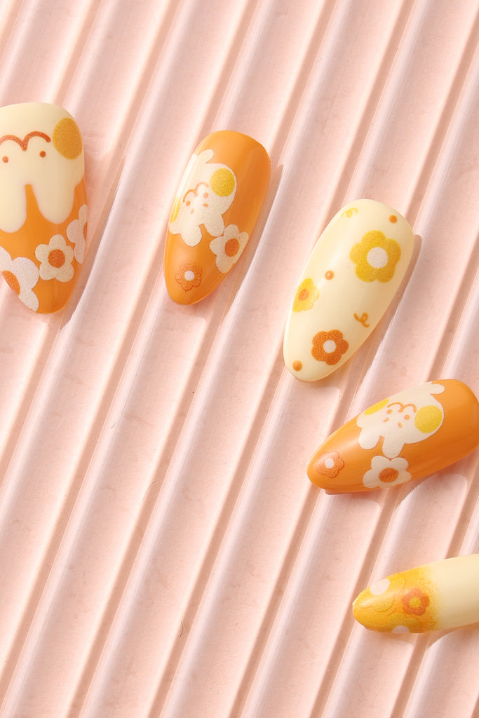 Ochre Bunshine by Lily Hoang-Zhu - Press-on Nails 