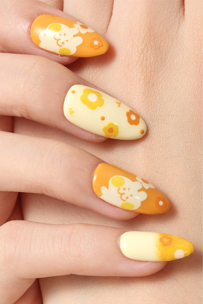 Ochre Bunshine by Lily Hoang-Zhu - Press-on Nails 