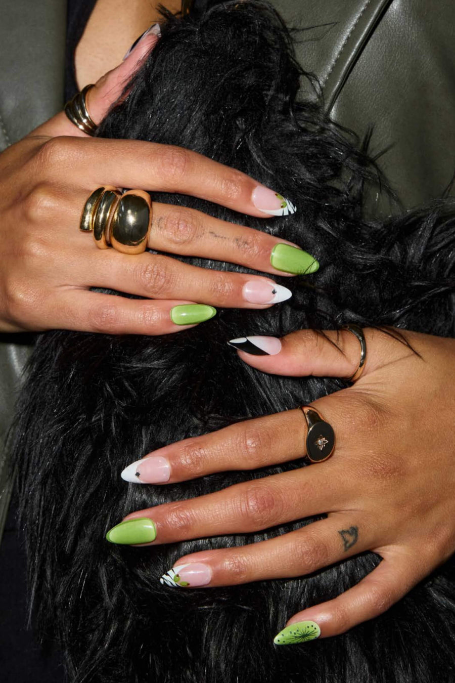 ZEBRATINI- SHORT ALMOND PRESS-ON NAILS 